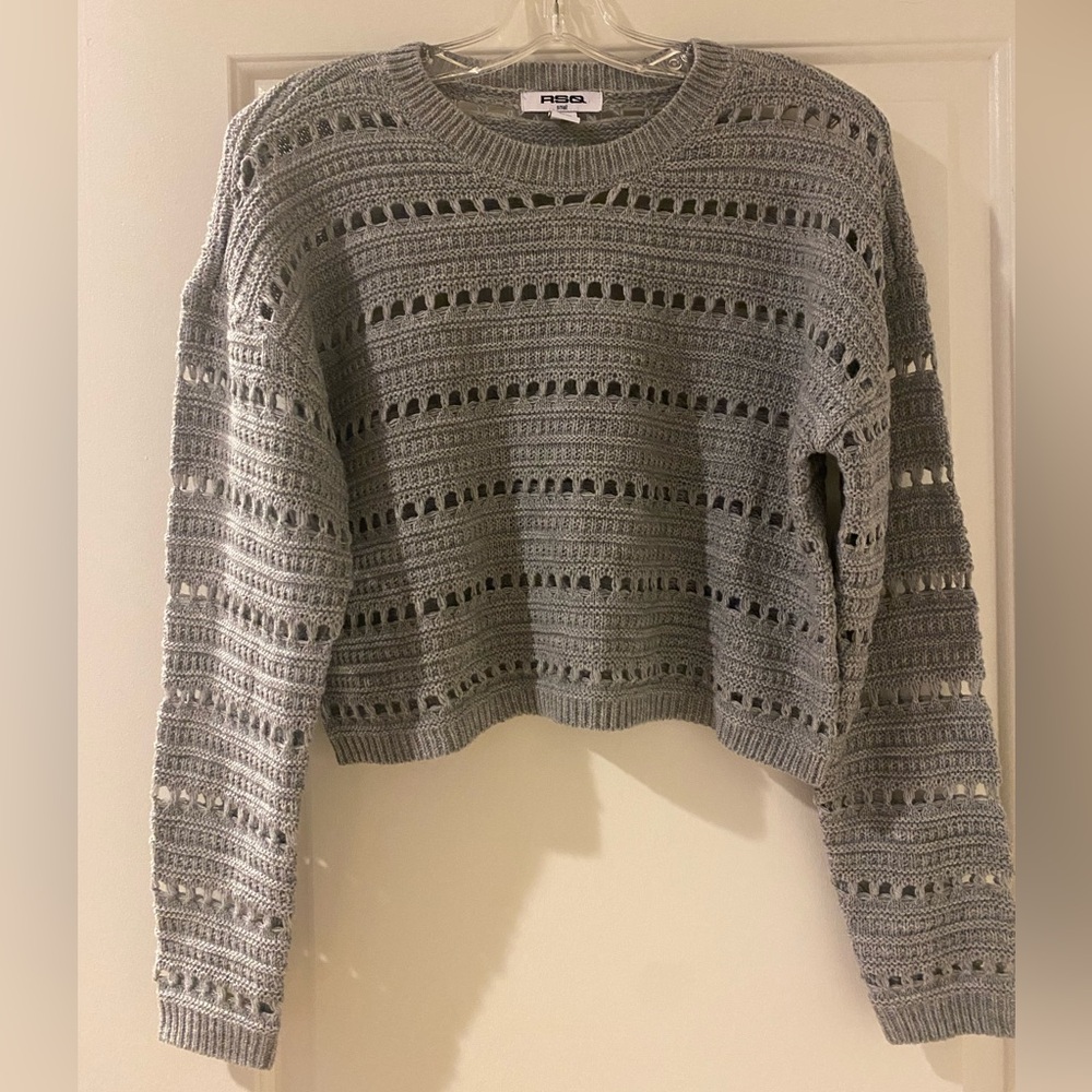 NWOT Tilly’s grey cropped sweater. Size S